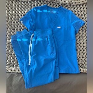 🦋 FIGS Royal Blue Catarina Shirt and Zamora High Waisted 2.0 Joggers 🦋